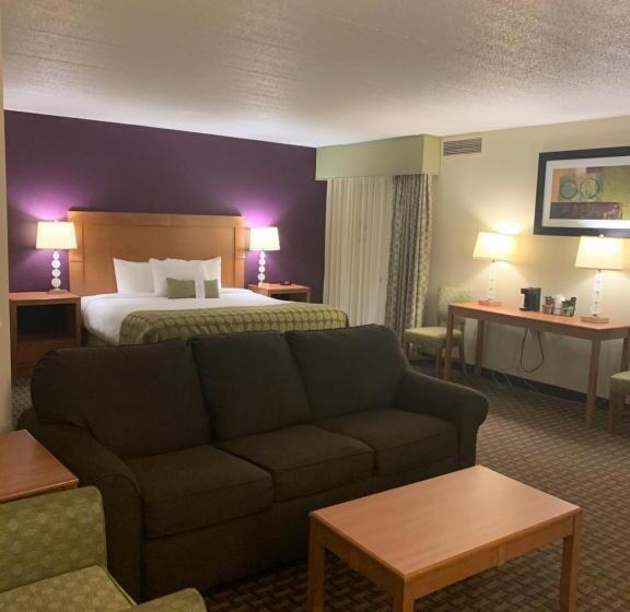 فندق Ramada By Wyndham Marquette