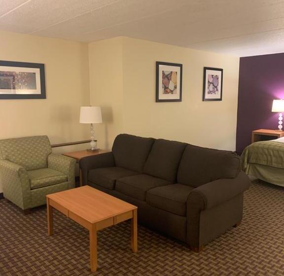 فندق Ramada By Wyndham Marquette