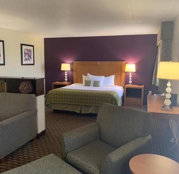 فندق Ramada By Wyndham Marquette
