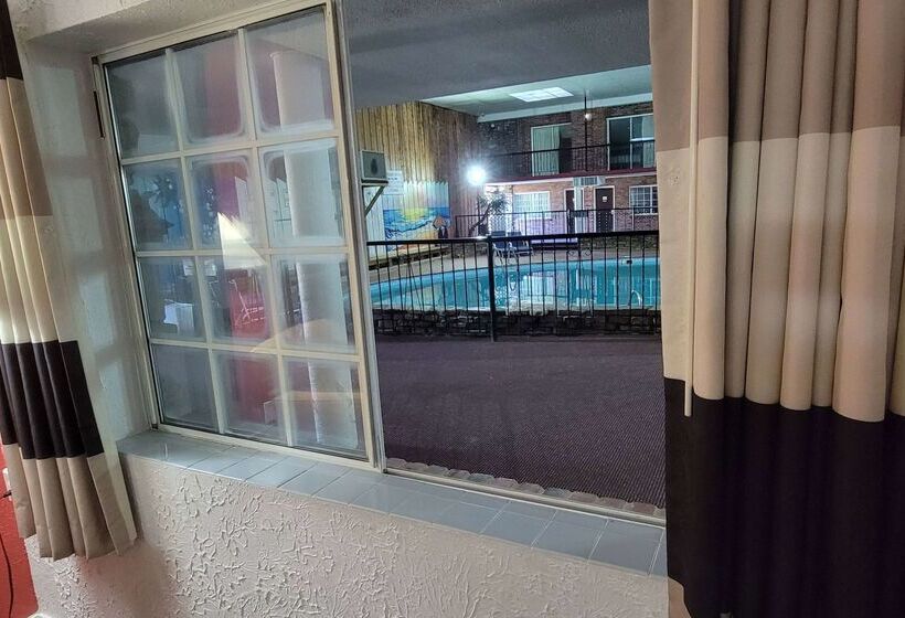 فندق Ramada By Wyndham Mountain Home