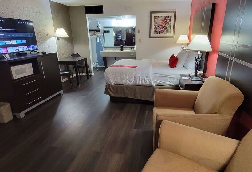 فندق Ramada By Wyndham Mountain Home