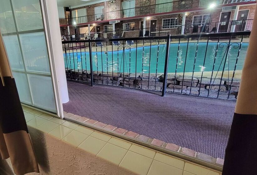 فندق Ramada By Wyndham Mountain Home