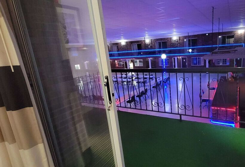 فندق Ramada By Wyndham Mountain Home