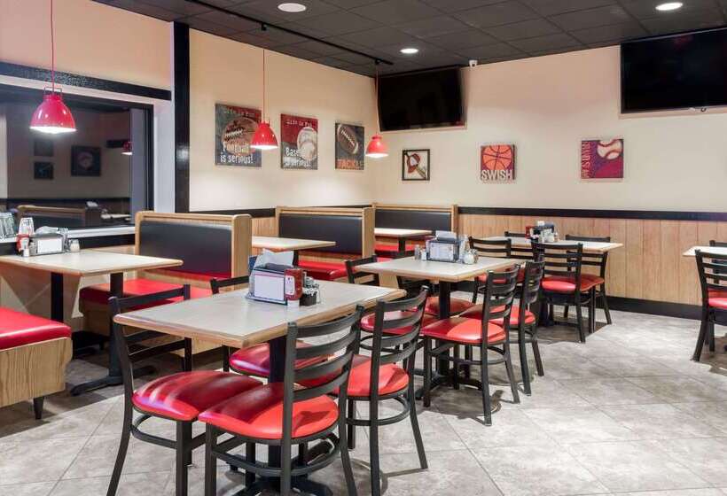 فندق Ramada By Wyndham Mountain Home