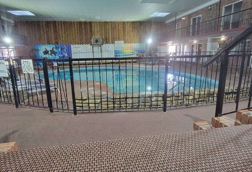 فندق Ramada By Wyndham Mountain Home