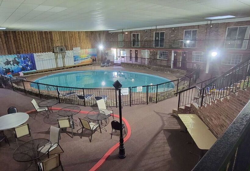 فندق Ramada By Wyndham Mountain Home