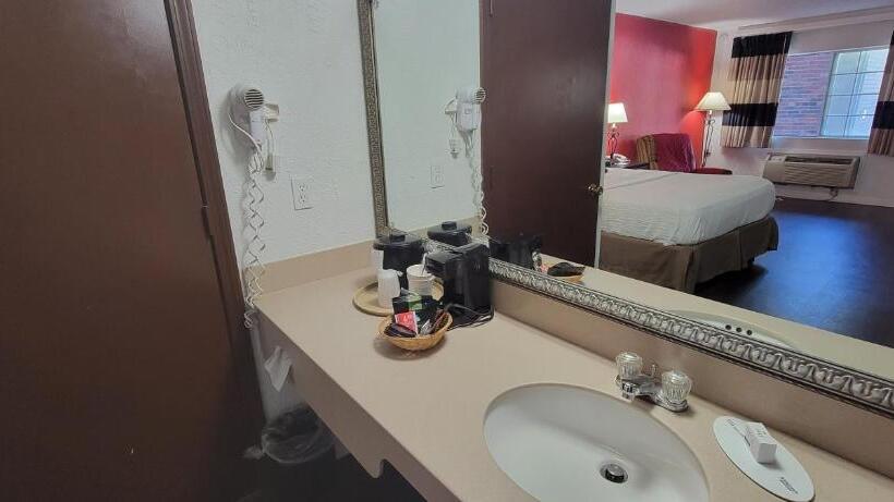 فندق Ramada By Wyndham Mountain Home