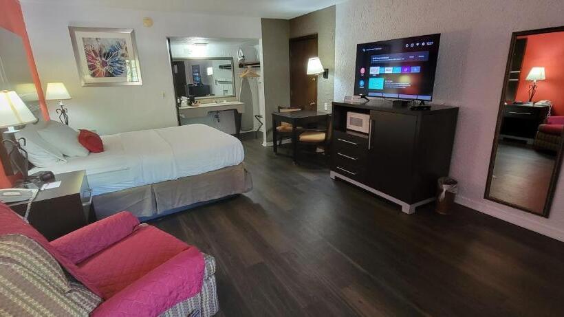 فندق Ramada By Wyndham Mountain Home