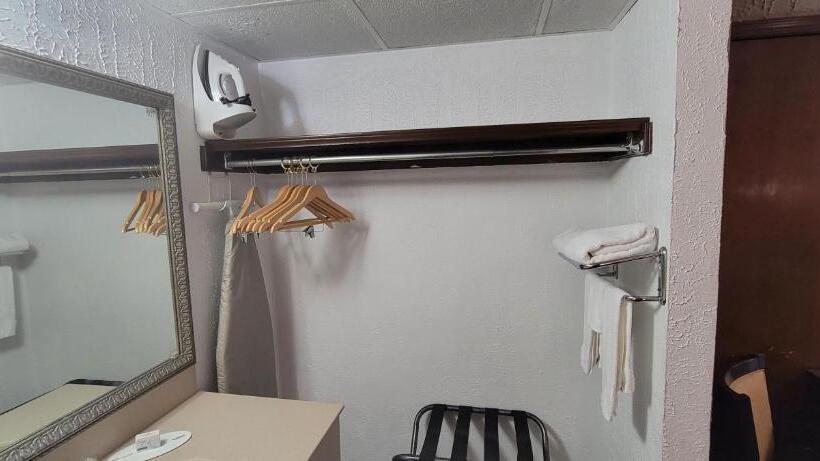 فندق Ramada By Wyndham Mountain Home