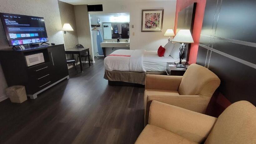 فندق Ramada By Wyndham Mountain Home