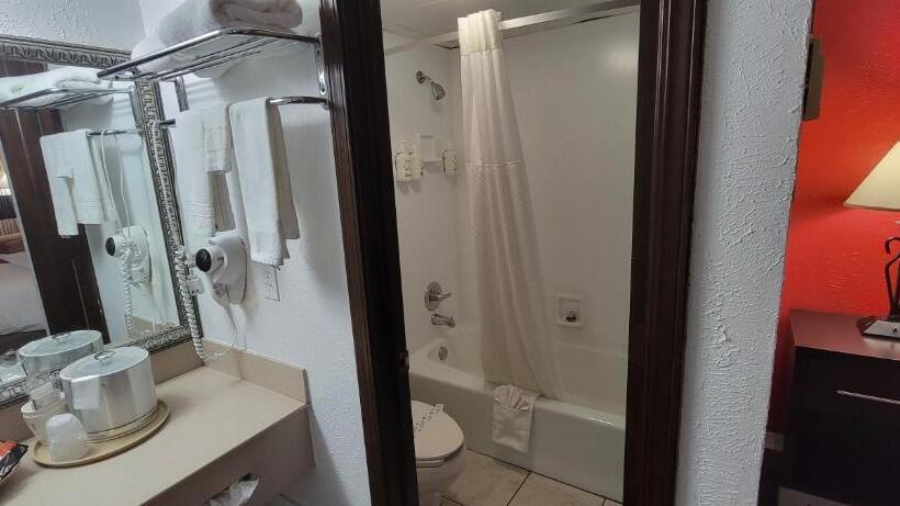 فندق Ramada By Wyndham Mountain Home