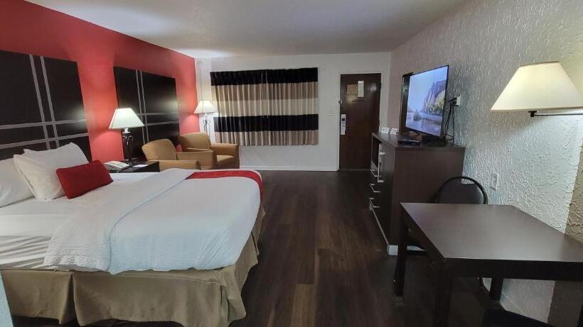 فندق Ramada By Wyndham Mountain Home