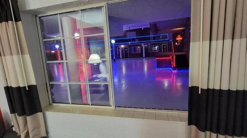 فندق Ramada By Wyndham Mountain Home