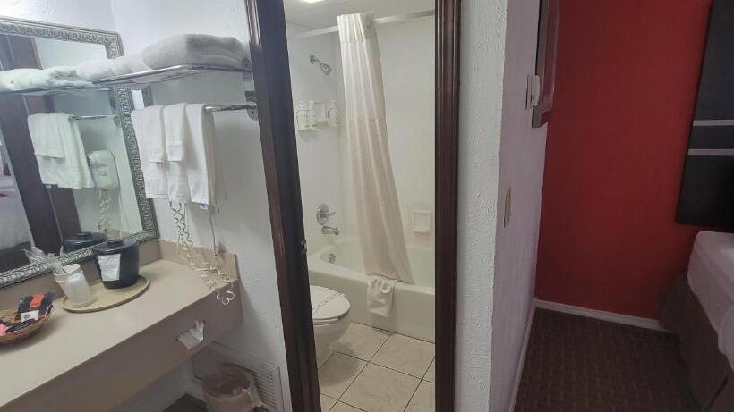 فندق Ramada By Wyndham Mountain Home