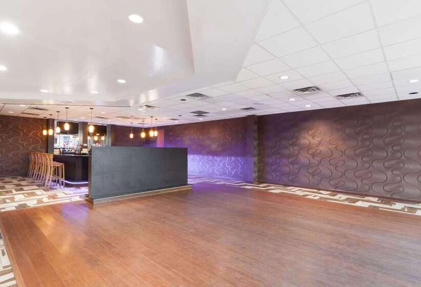 Отель Ramada By Wyndham Newburgh/west Point