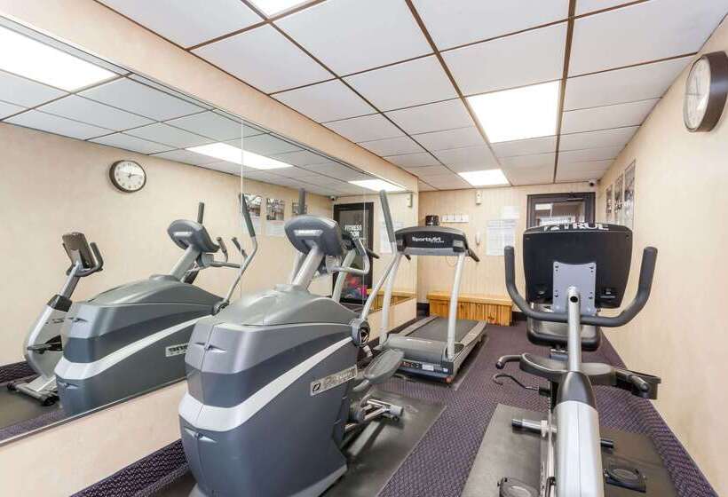 Отель Ramada By Wyndham Newburgh/west Point