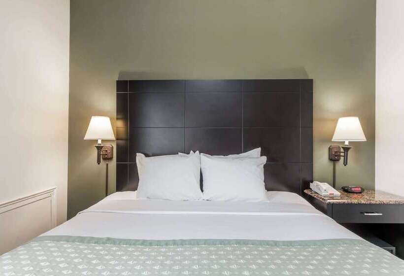 Отель Ramada By Wyndham Newburgh/west Point