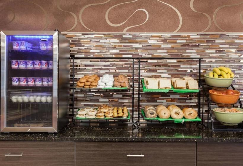 فندق Ramada By Wyndham Newburgh/west Point