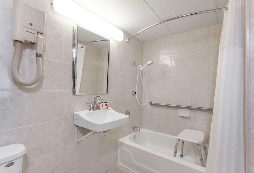 Отель Ramada By Wyndham Newburgh/west Point