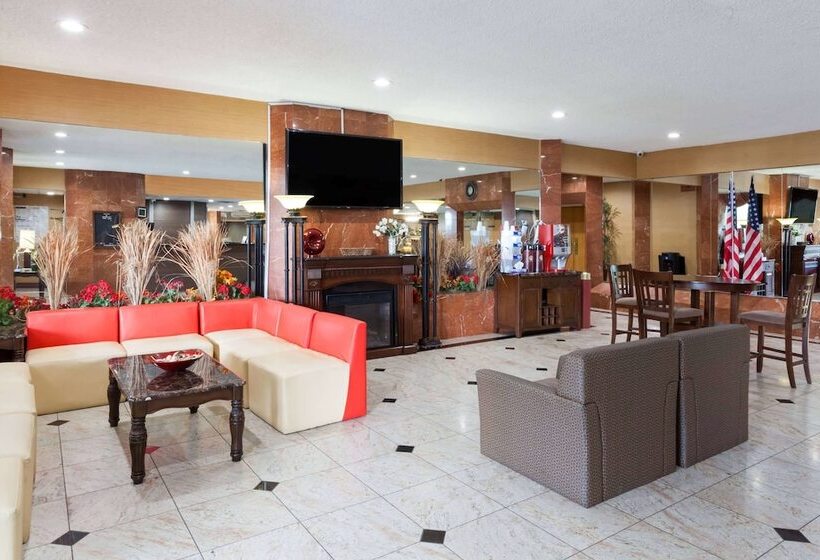 Отель Ramada By Wyndham Newburgh/west Point