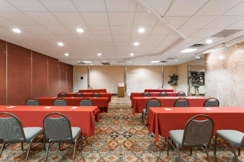 فندق Ramada By Wyndham Newburgh/west Point
