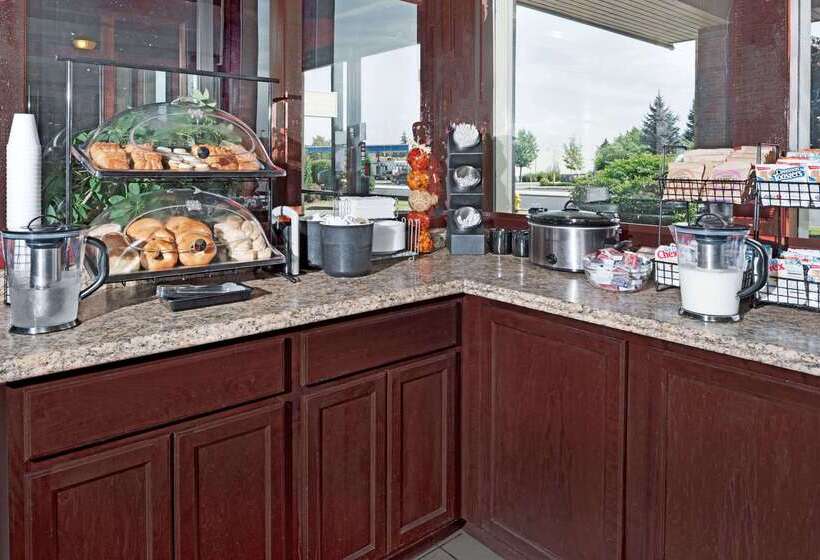 فندق Ramada By Wyndham Spokane Valley