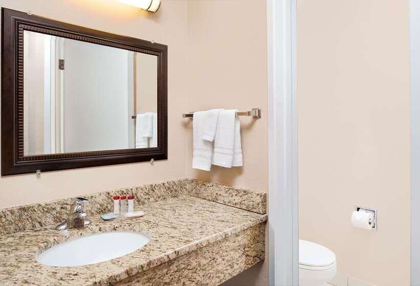 فندق Ramada By Wyndham Spokane Valley