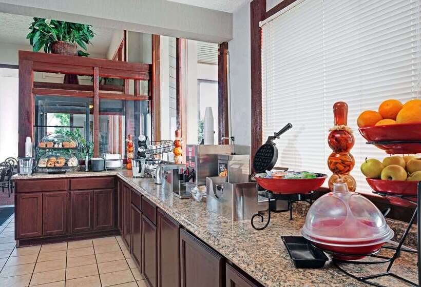 فندق Ramada By Wyndham Spokane Valley