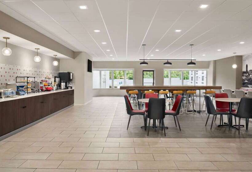 هتل Ramada By Wyndham Allentown Bethlehem
