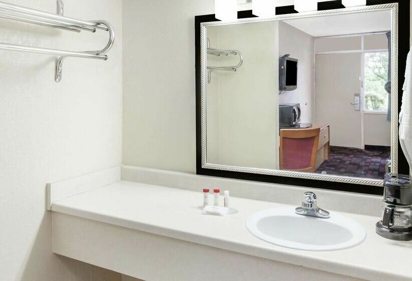 فندق Ramada Clinton