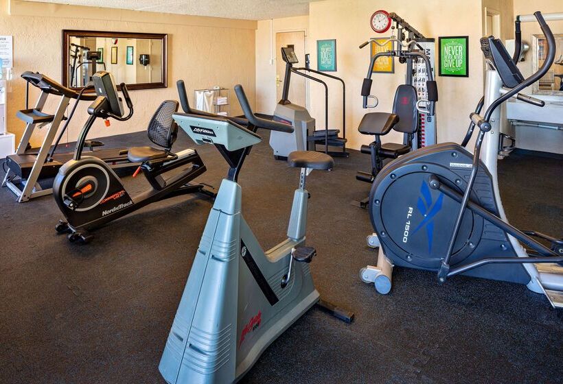 هتل Ramada By Wyndham Tucson