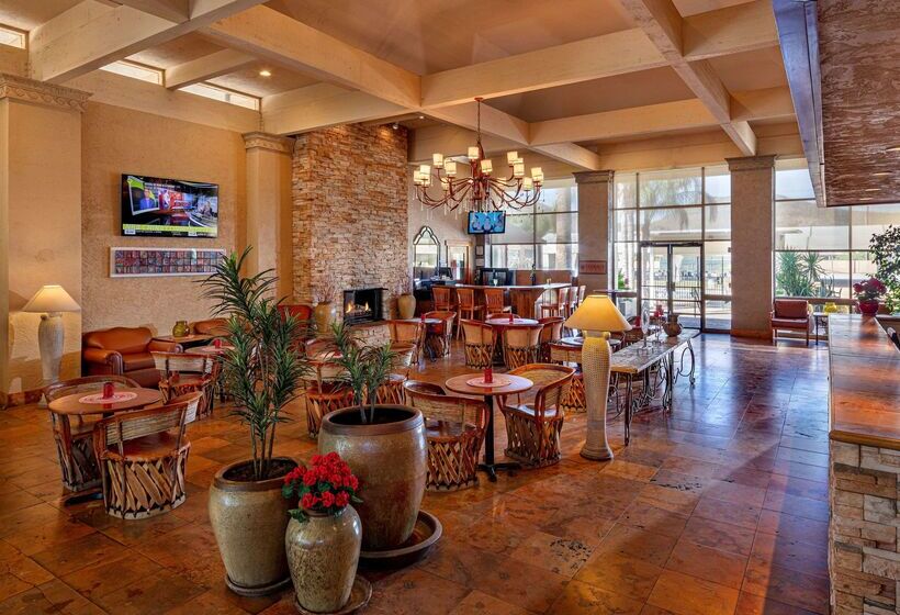 هتل Ramada By Wyndham Tucson