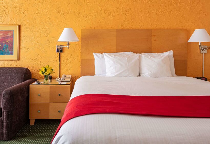 هتل Ramada By Wyndham Tucson