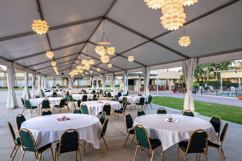 هتل Ramada By Wyndham Tucson