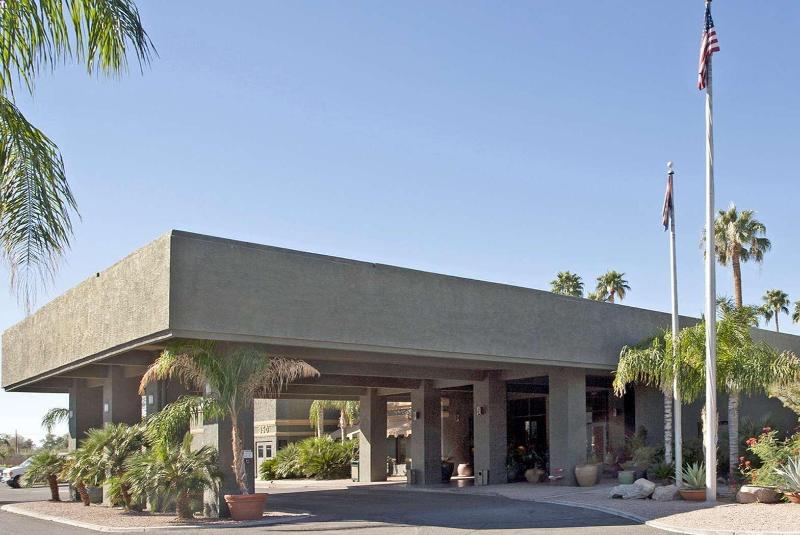 هتل Ramada By Wyndham Tucson