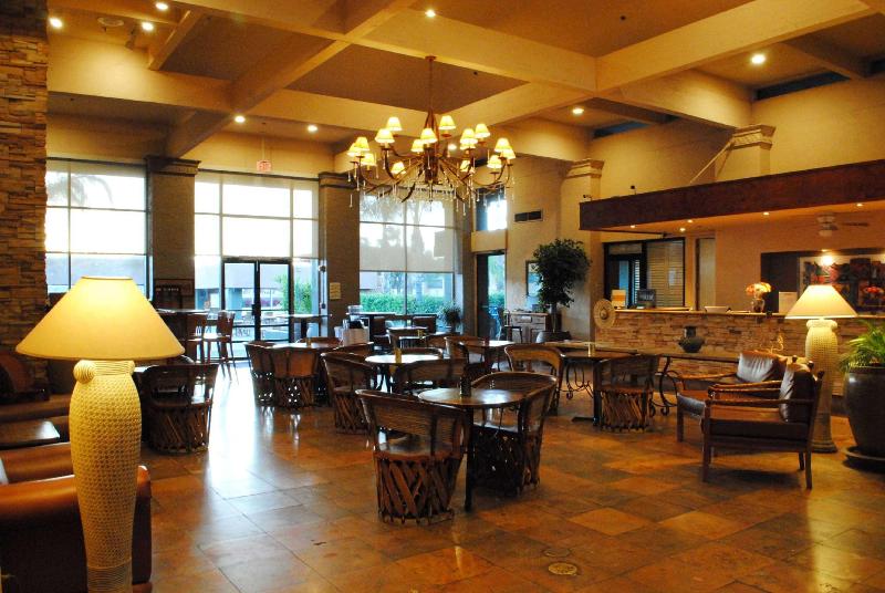 هتل Ramada By Wyndham Tucson