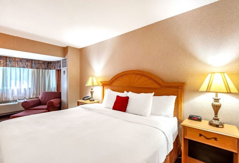 Red Lion Hotel Rosslyn Iwo Jima