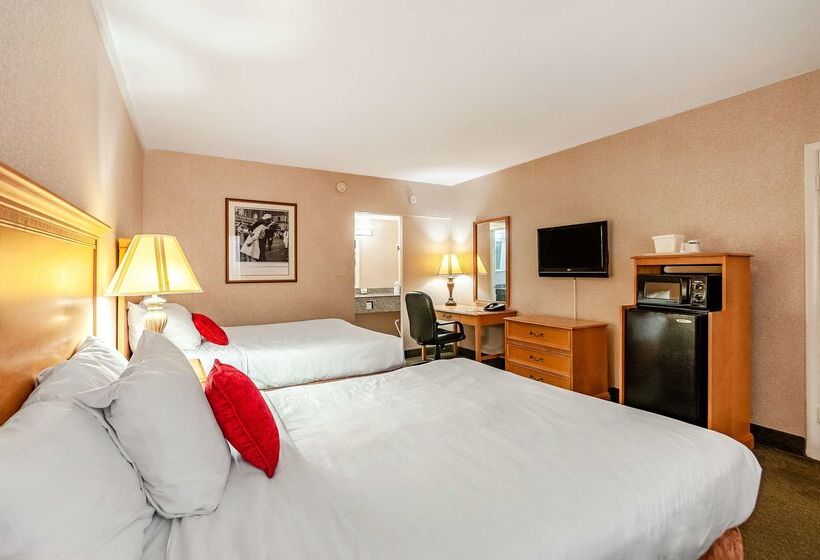 Red Lion Hotel Rosslyn Iwo Jima