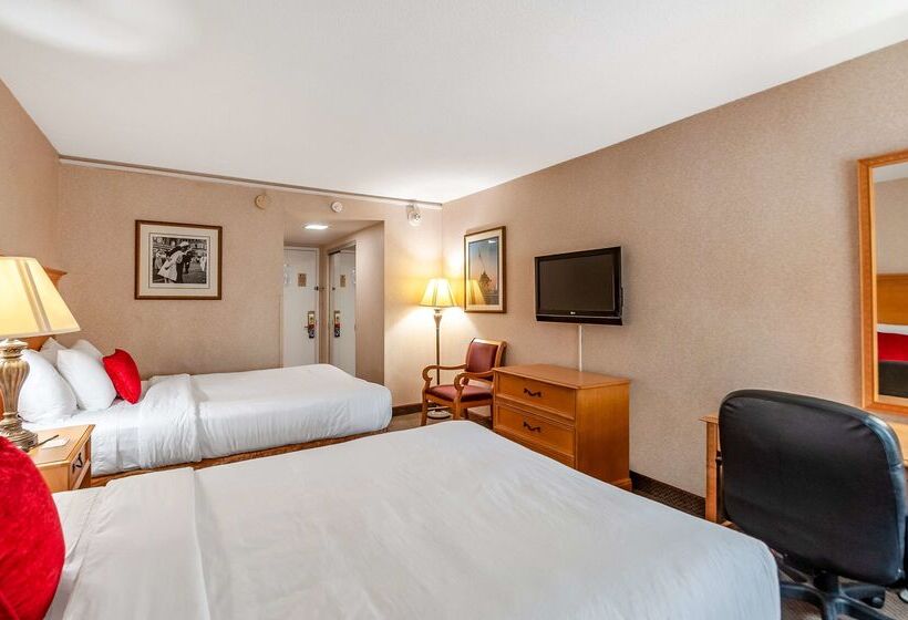 Red Lion Hotel Rosslyn Iwo Jima