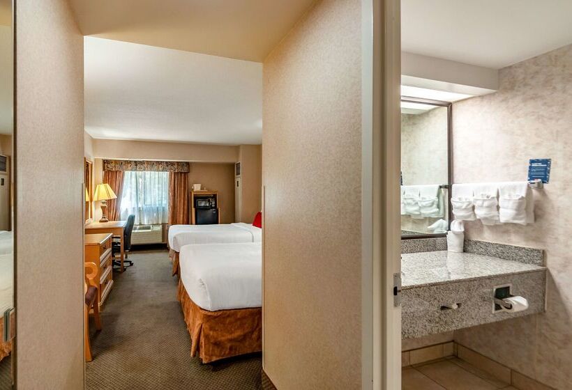 Red Lion Hotel Rosslyn Iwo Jima