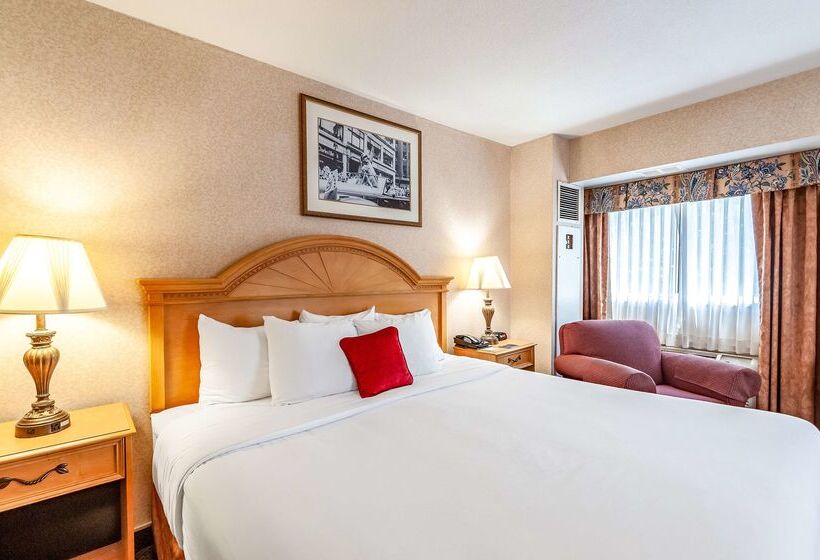 Red Lion Hotel Rosslyn Iwo Jima