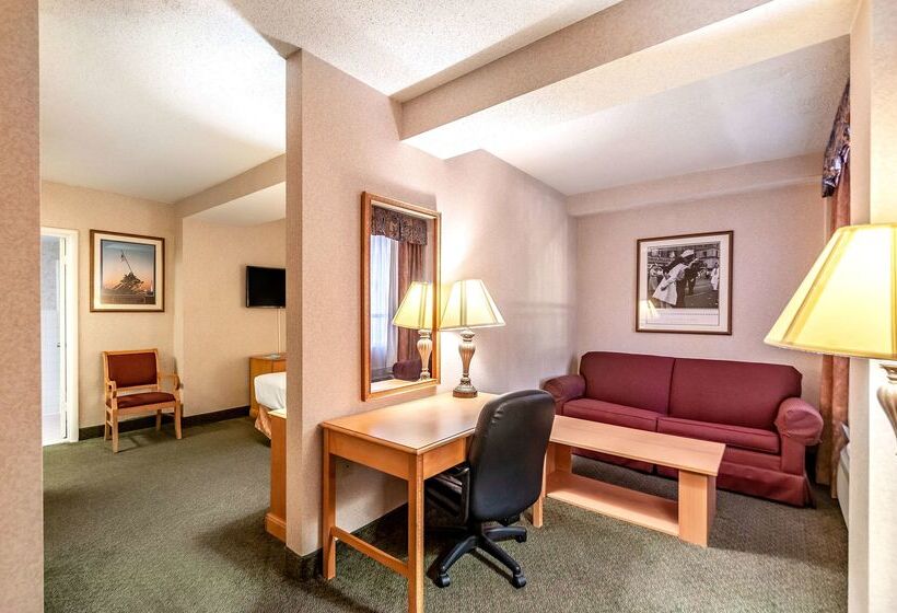 Red Lion Hotel Rosslyn Iwo Jima