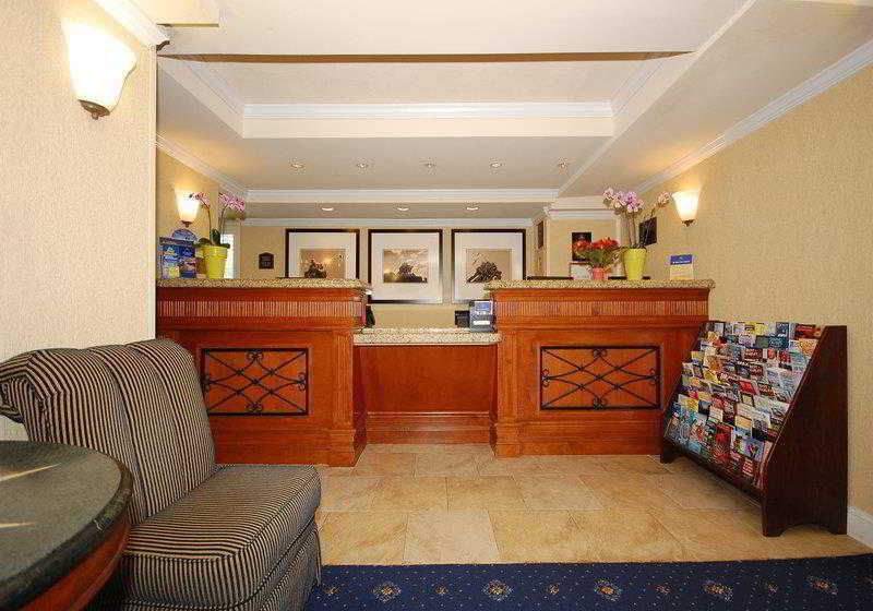 Red Lion Hotel Rosslyn Iwo Jima