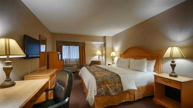 Red Lion Hotel Rosslyn Iwo Jima