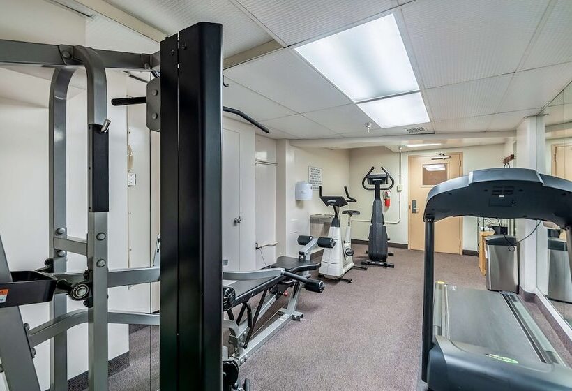 Red Lion Hotel Rosslyn Iwo Jima