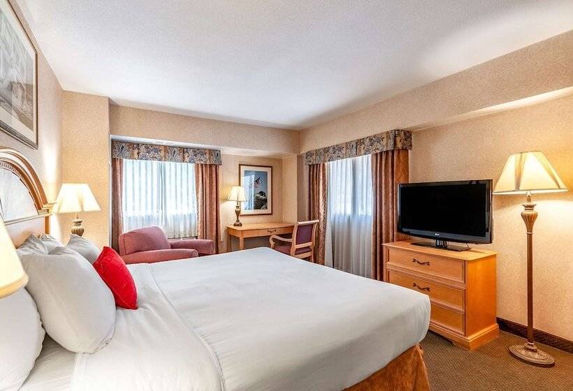 Red Lion Hotel Rosslyn Iwo Jima