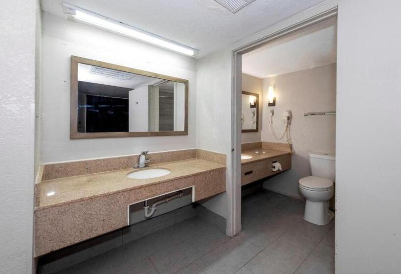 فندق Red Roof Inn Petersburg  Fort Lee