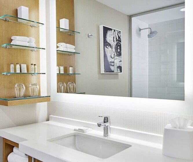 هتل Renaissance Chicago Glenview Suites