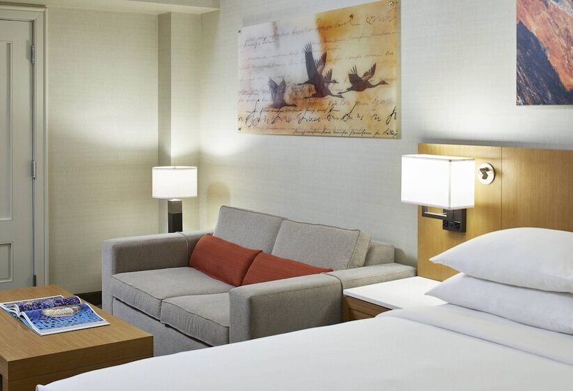 هتل Renaissance Chicago Glenview Suites