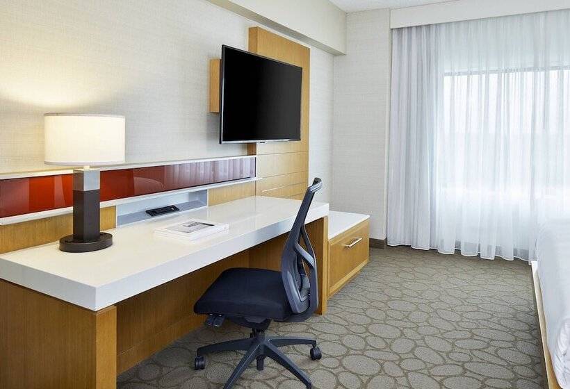 هتل Renaissance Chicago Glenview Suites